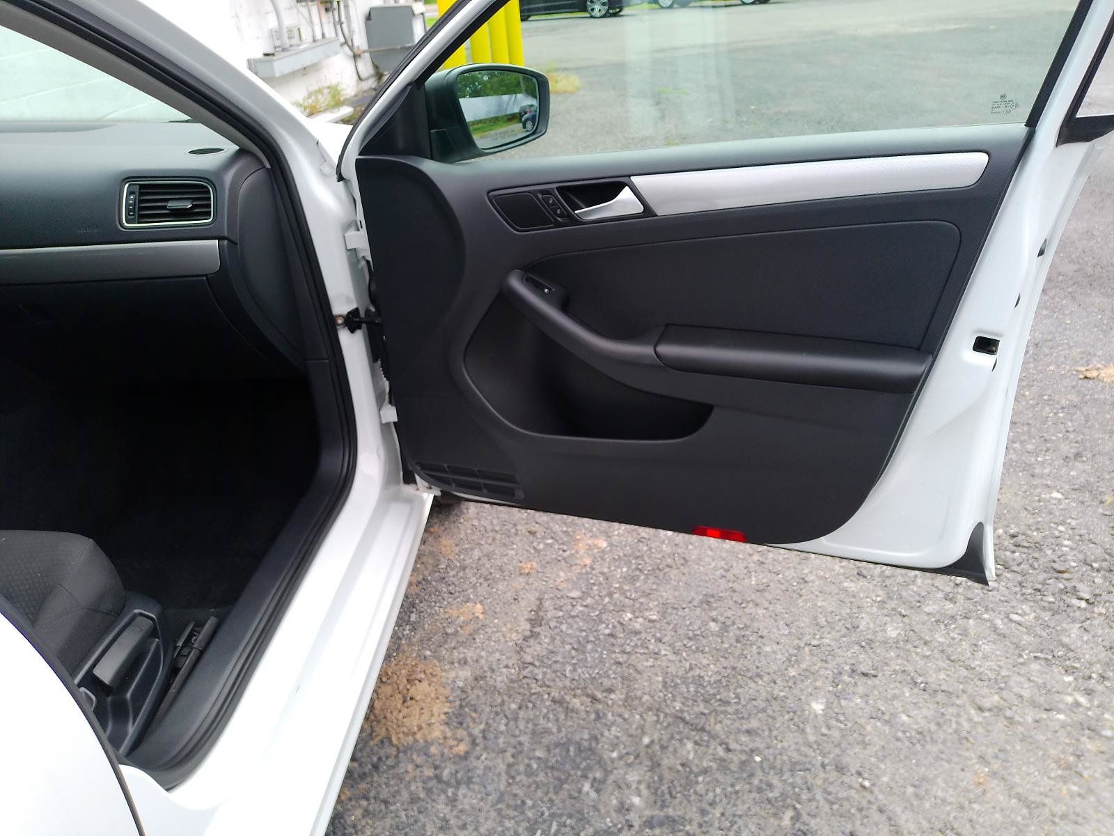 Used 2016 Volkswagen Jetta SE FWD image 35