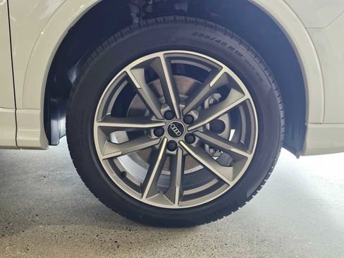 New 2025 Audi Q3 2.0T Premium image 9