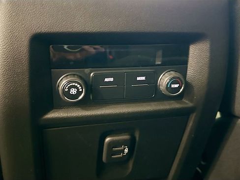 Used 2020 Chevrolet Traverse LT image 25