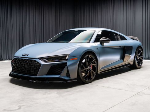 Used 2022 Audi R8 V10 w/ Premium Package RWD image 23