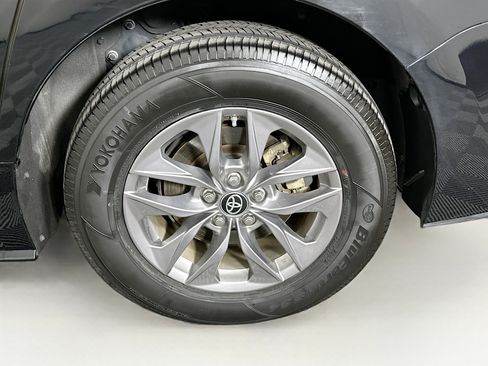 Used 2024 Toyota Sienna LE image 11