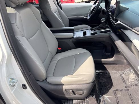 Certified 2026 Toyota Sienna XLE FWD image 39