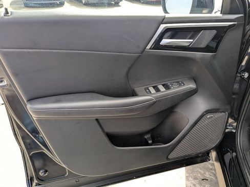 Used 2025 Mitsubishi Outlander SE FWD image 11