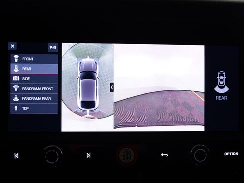 Certified 2025 Porsche Macan image 18