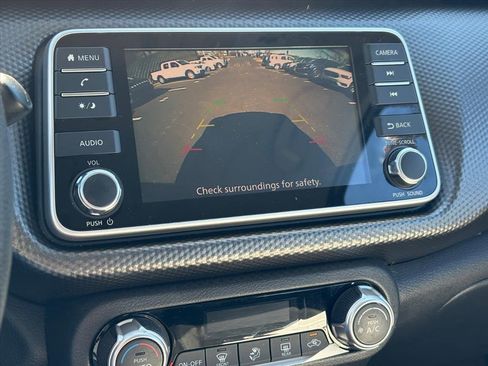 Used 2020 Nissan Kicks SV image 9