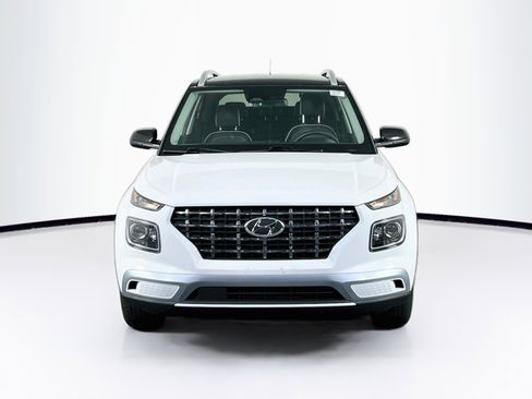 Used 2023 Hyundai Venue Limited FWD image 2