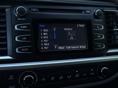 Used 2014 Toyota Highlander LE AWD/4WD image 16