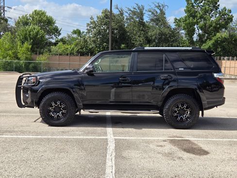 Used 2019 Toyota 4Runner SR5 AWD/4WD image 6