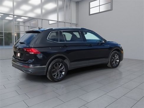 Used 2022 Volkswagen Tiguan SE image 8