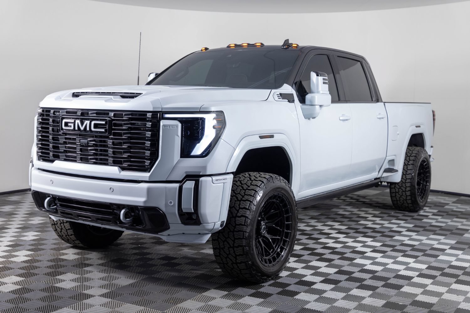 Used 2026 GMC Sierra 3500 Denali Ultimate AWD/4WD image 2