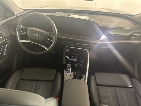 Used 2025 Audi Q5 Premium Plus w/ Premium Plus image 15