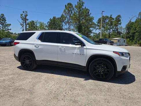 Used 2020 Chevrolet Traverse LT w/ LPO, Blackout Package AWD/4WD image 2