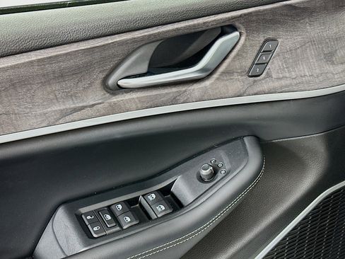 Used 2023 Jeep Grand Cherokee 4x4 image 15