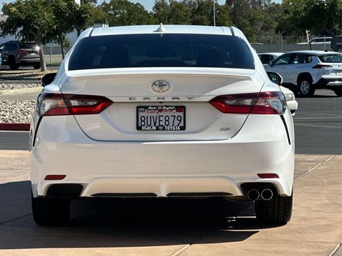 Used 2021 Toyota Camry SE FWD image 5