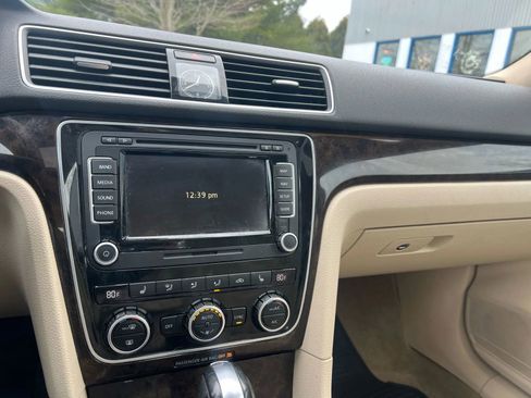 Used 2015 Volkswagen Passat 1.8T SEL Premium image 17