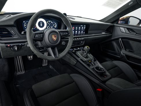 Certified 2025 Porsche 911 GT3 RWD image 4