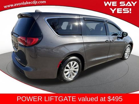 Used 2017 Chrysler Pacifica Touring w/ Tire & Wheel Group image 5