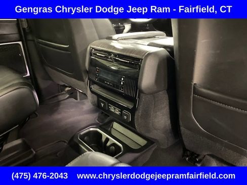 Certified 2024 Jeep Wagoneer Series III AWD/4WD image 40