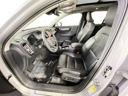 Used 2023 Volvo XC40 B5 Plus w/ Protection Package Premier image 21