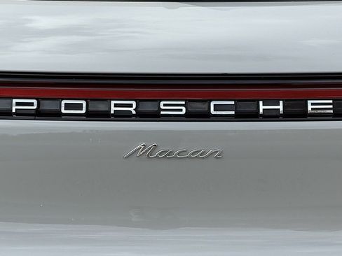 Certified 2025 Porsche Macan image 26