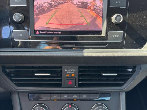 Used 2019 Volkswagen Jetta SE image 12