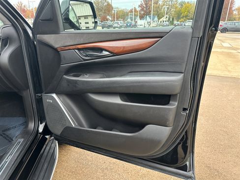 Used 2016 Cadillac Escalade ESV Luxury image 24
