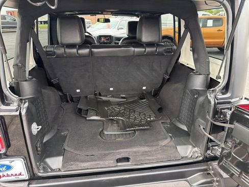 Used 2017 Jeep Wrangler Unlimited Sahara AWD/4WD image 23