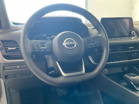 Used 2023 Nissan Rogue SV AWD/4WD image 14