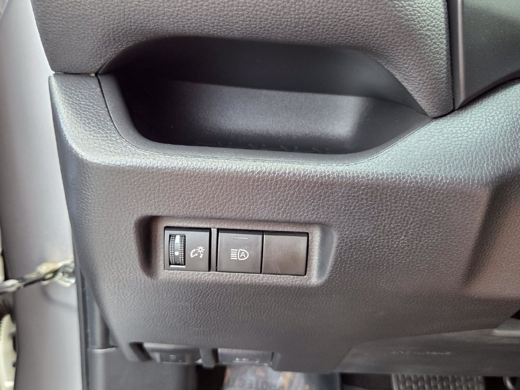 Certified 2022 Toyota RAV4 XLE FWD image 28