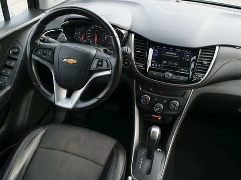Used 2020 Chevrolet Trax LT w/ LT Convenience Package image 24