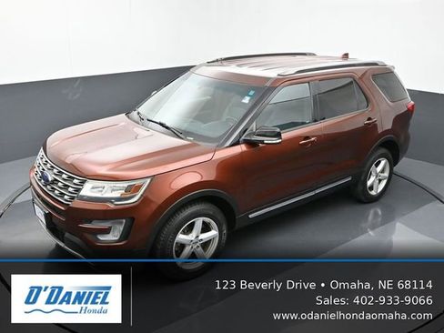 Used 2016 Ford Explorer XLT w/ Equipment Group 202A AWD/4WD image 16