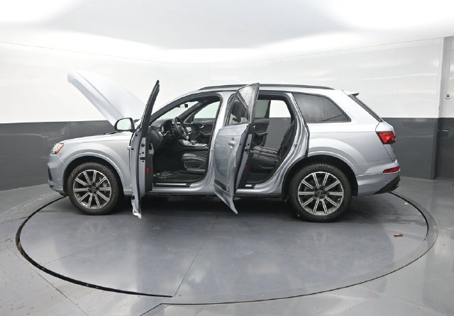 Used 2022 Audi Q7 2.0T Premium Plus w/ Premium Plus Package AWD/4WD image 42