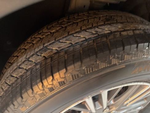 Used 2025 Chevrolet Traverse LT image 43