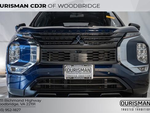 Used 2023 Mitsubishi Outlander SE Black Edition image 2