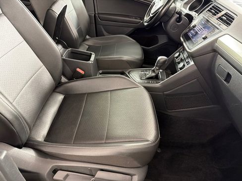 Used 2018 Volkswagen Tiguan SE w/ 18" Alloy Wheels Package image 25