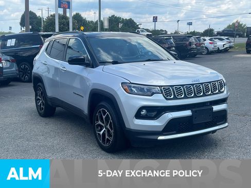 Used 2025 Jeep Compass Limited AWD/4WD image 3