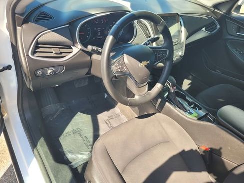 Used 2025 Chevrolet Malibu RS FWD image 12