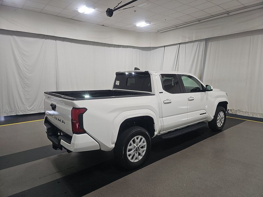 Used 2024 Toyota Tacoma SR5 AWD/4WD image 12