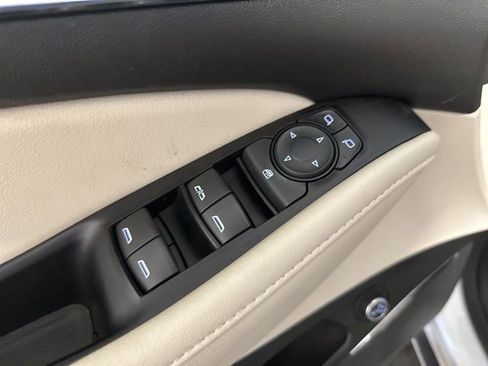 Used 2023 Buick Enclave Essence w/ Experience Buick Package FWD image 11