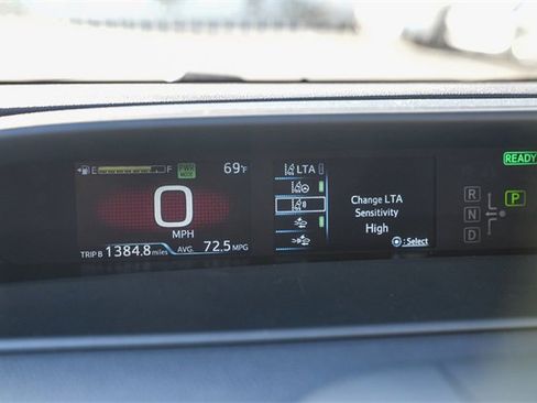 Used 2022 Toyota Prius Prime XLE image 23