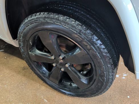 Used 2015 Jeep Grand Cherokee Altitude AWD/4WD image 10