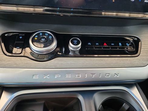 New 2025 Ford Expedition Platinum w/ Driver's Package image 25