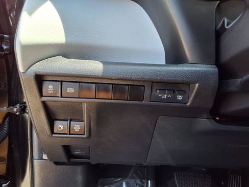 Certified 2025 Toyota Sienna LE FWD image 18