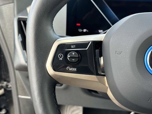 Used 2025 BMW iX xDrive50 image 31