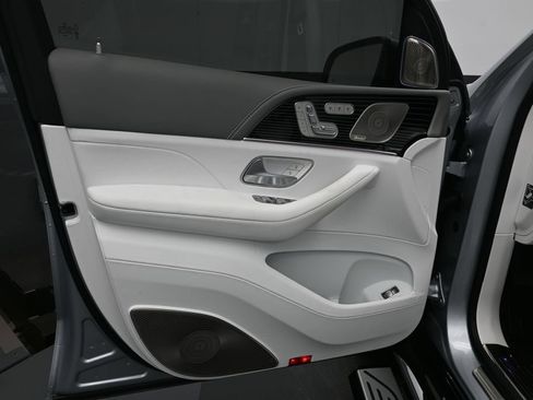 Used 2025 Mercedes-Benz Maybach GLS 600 4MATIC image 8