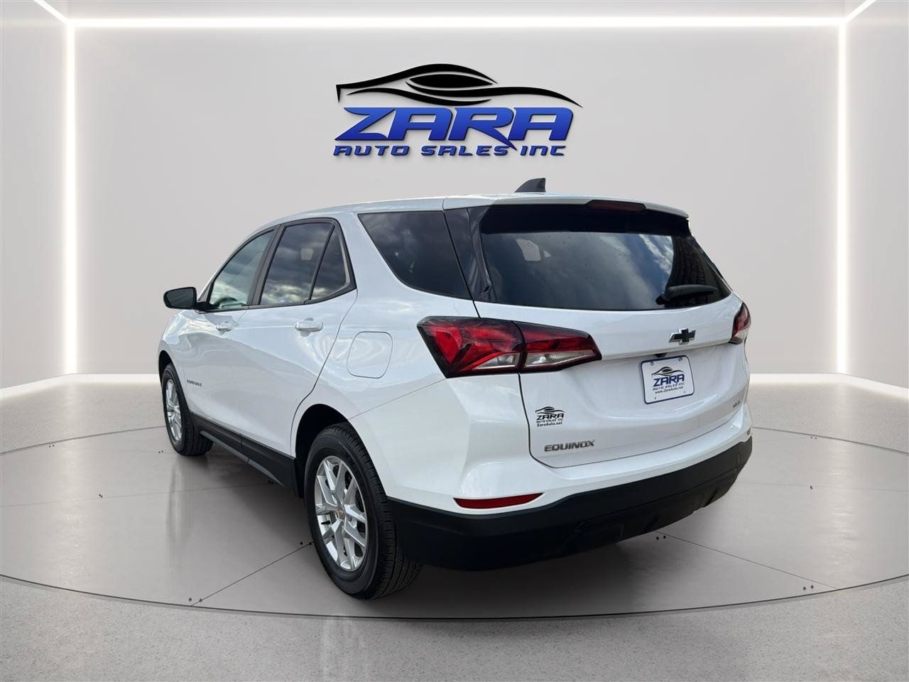 Used 2023 Chevrolet Equinox LS w/ LS Convenience Package AWD/4WD image 5