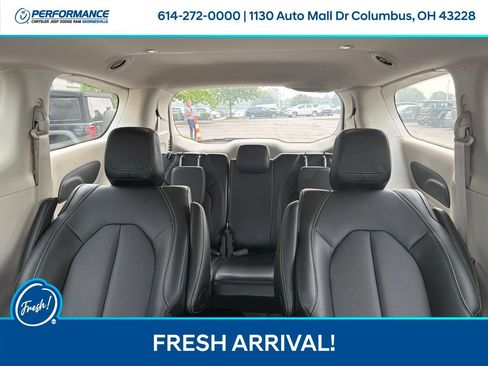 Used 2024 Chrysler Pacifica Limited FWD image 26