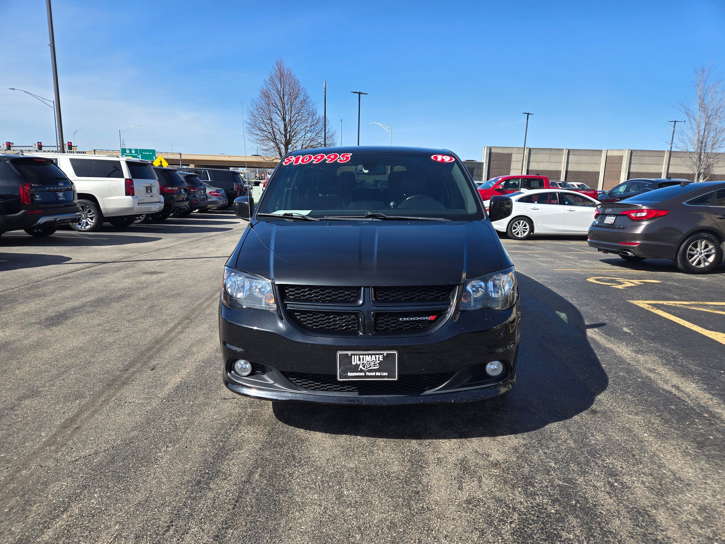 Used 2019 Dodge Grand Caravan GT FWD image 2