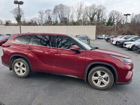 Used 2021 Toyota Highlander LE image 4