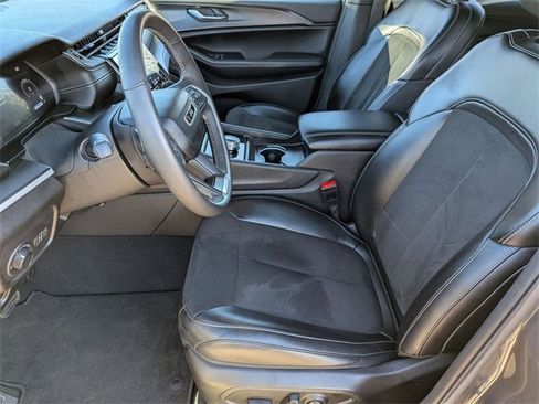 Used 2024 Jeep Grand Cherokee L Altitude image 12